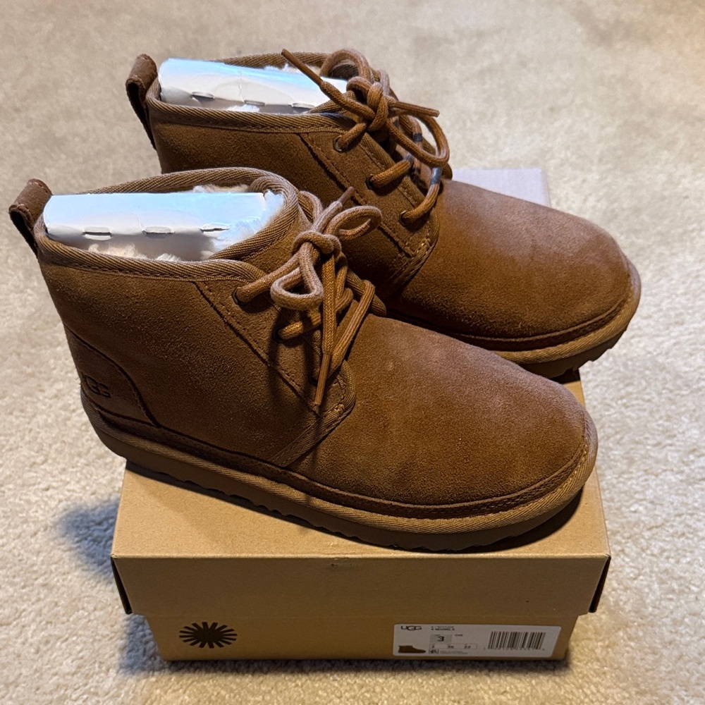 Kids Size 3 Ugg Boots (K Neumel Ll)